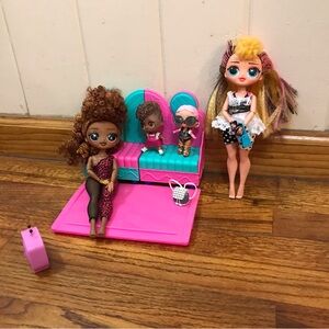 Girls L.O.L. Surprise! LOL OMG Dolls Movie Time
2 Large Dolls w/ TV, Movie Seat